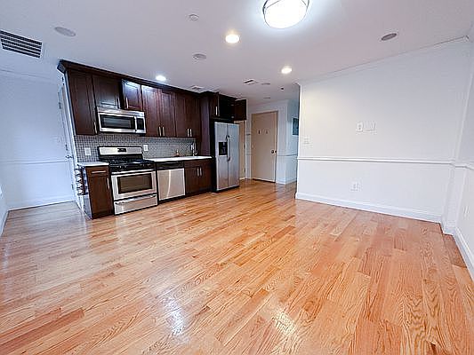4th image of 320 Greene Ave APT 3