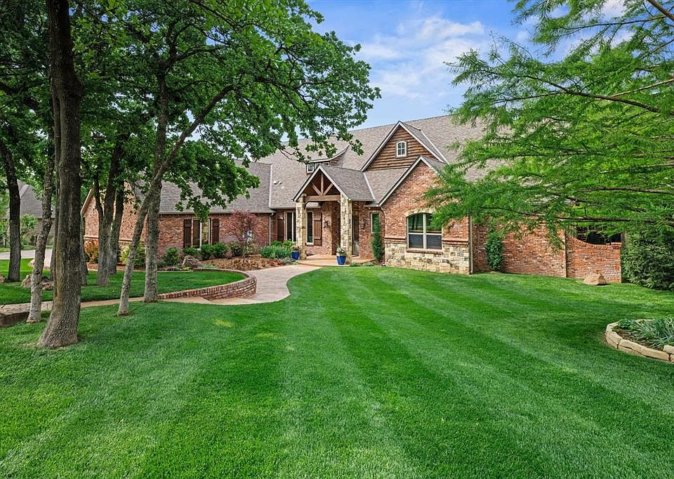 1st image of 2545 Crestwood Dr