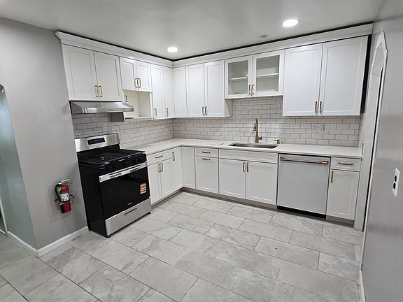 4th image of 175-179 E 23rd St #2