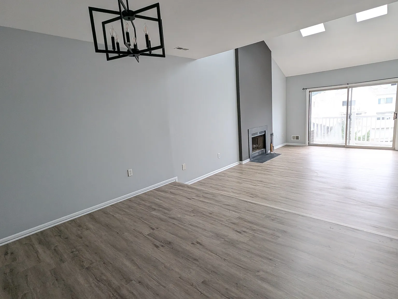 2 bed, 1100 sqft, $2,500 — Photo 1
