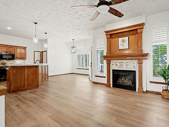 3rd image of 1042 N Beau Jardin Cir
