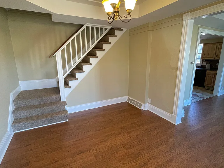 215 S Oneida St #MAIN — Photo 1