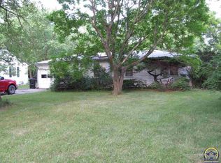 1920 SW Seabrook Ave, Topeka, KS 66604