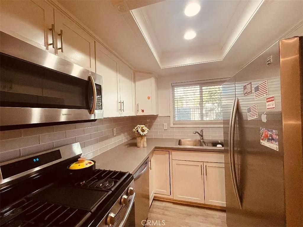 1 bed, 835 sqft, $1,075 — Photo 3