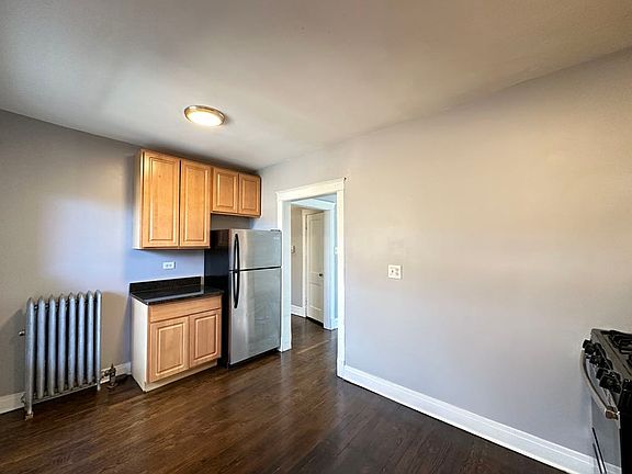 3rd image of 3602 W Sunnyside Ave #4