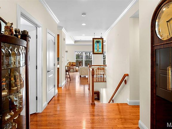 5th image of 318 Country Villa Ln