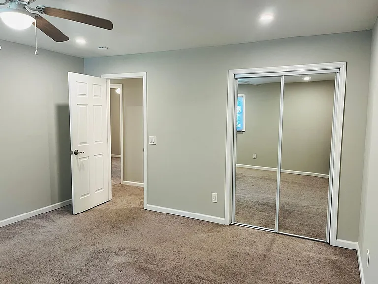 147 N Lake Dr — Photo 32