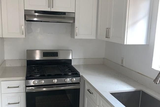 2nd image of 2421 S Shenandoah St #1