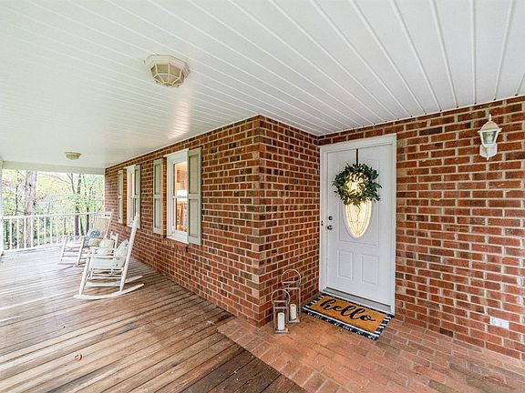 5th image of 217 Woodhaven Dr