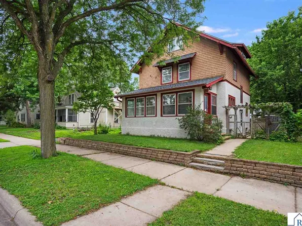 214 Marshall St, Mankato, MN 56001