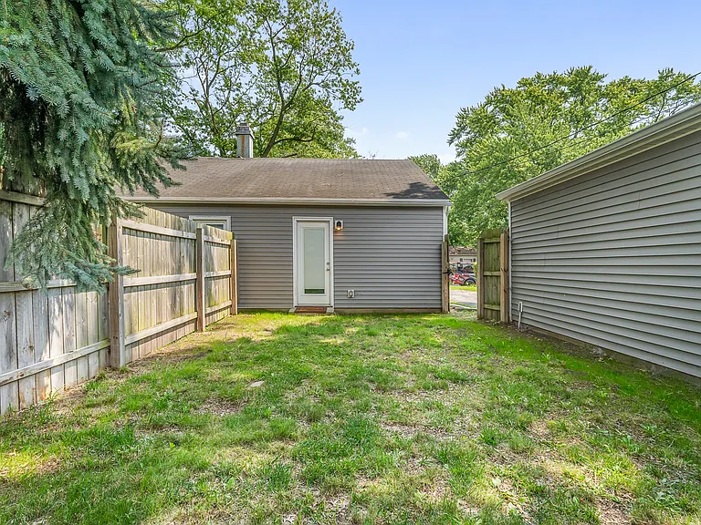 2360 Arrow St — Photo 34
