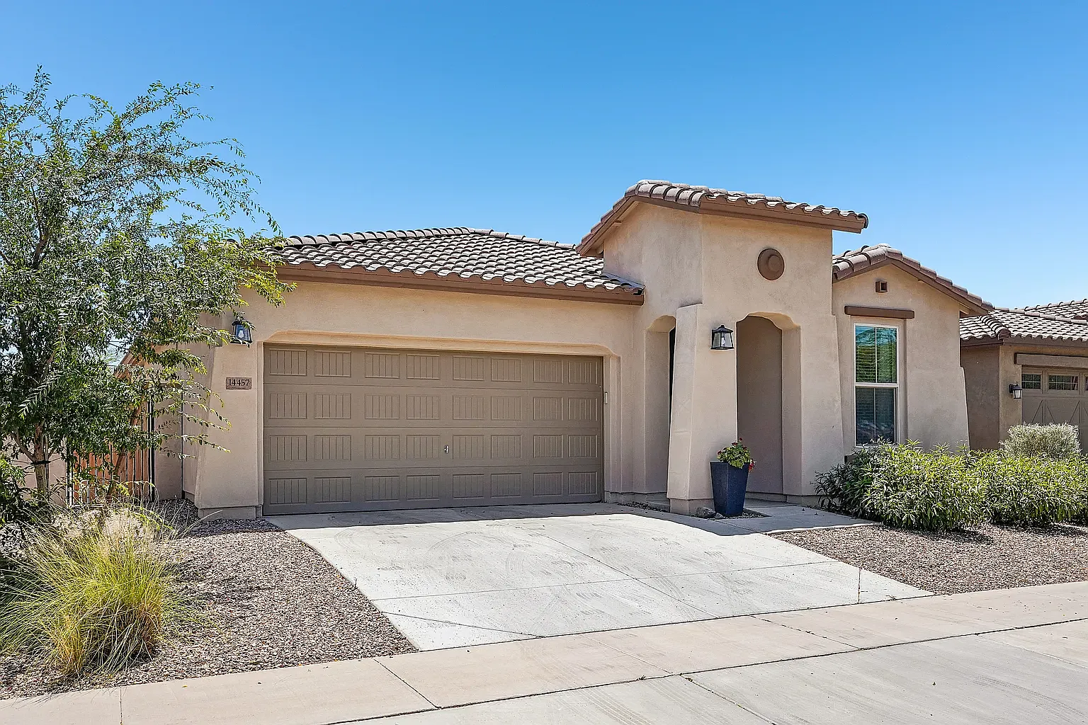 3 bed, 1921 sqft, $2,450 — Photo 1