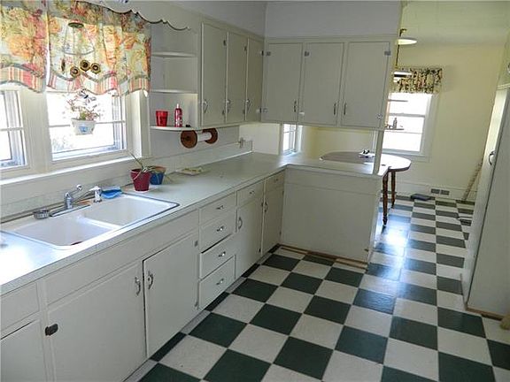 3rd image of 540-D Lower Creek Dr NE