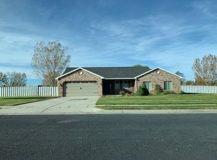 3161 N Pelican Dr, Farr West, UT 84404