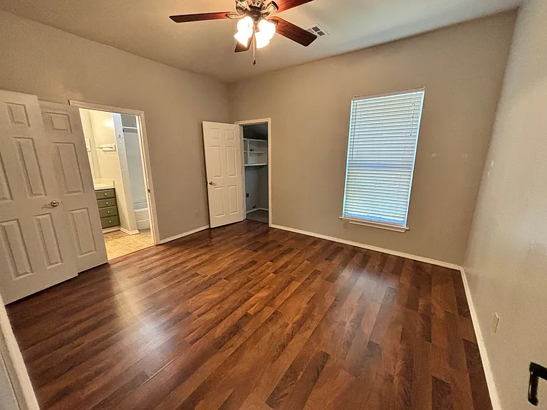105 W Hurd St — Photo 8