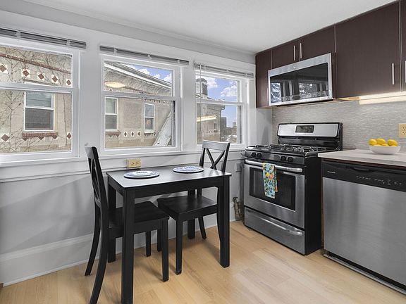 2nd image of 104 Harvard Pl APT 2