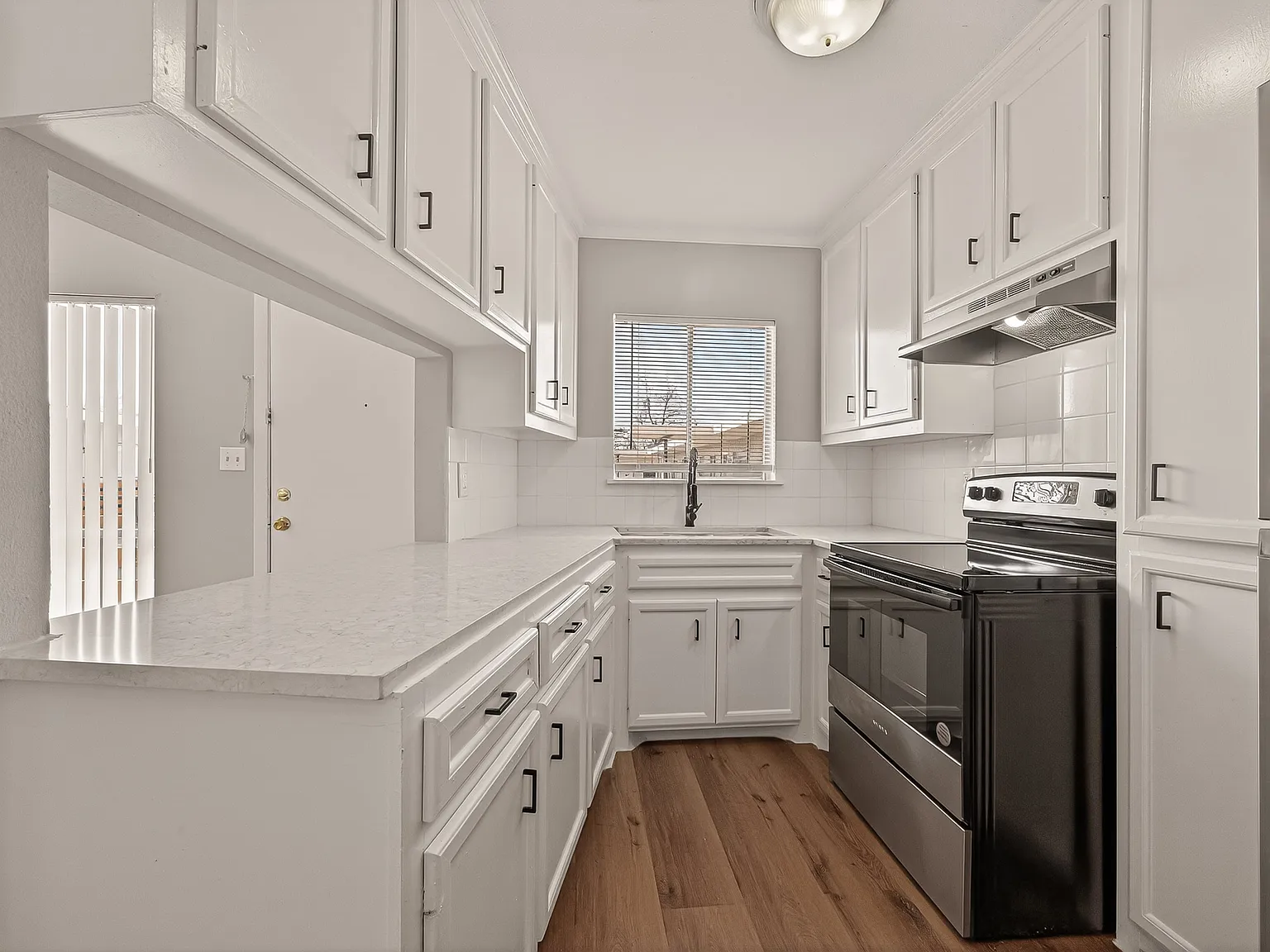 Johanna Apartments — Photo 1
