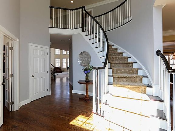 2nd image of 5 Wellington Ln