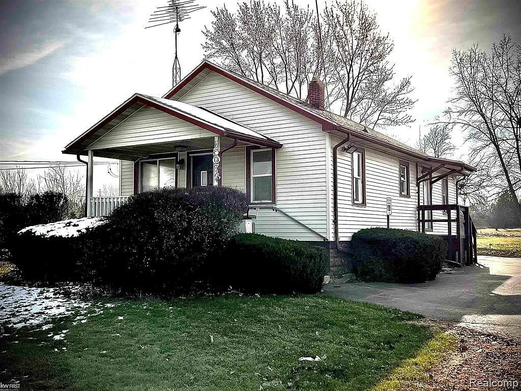 5073 W Court St photo 1