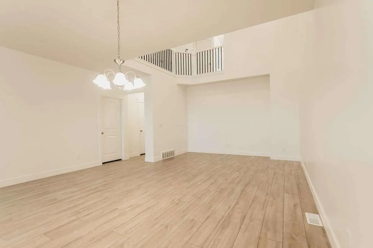 3 bed, 2.5 bath, 2364 sqft, $2,300 — Photo 4