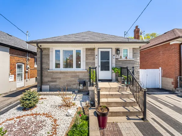 25 Handel St, Toronto, ON M6N 4G2
