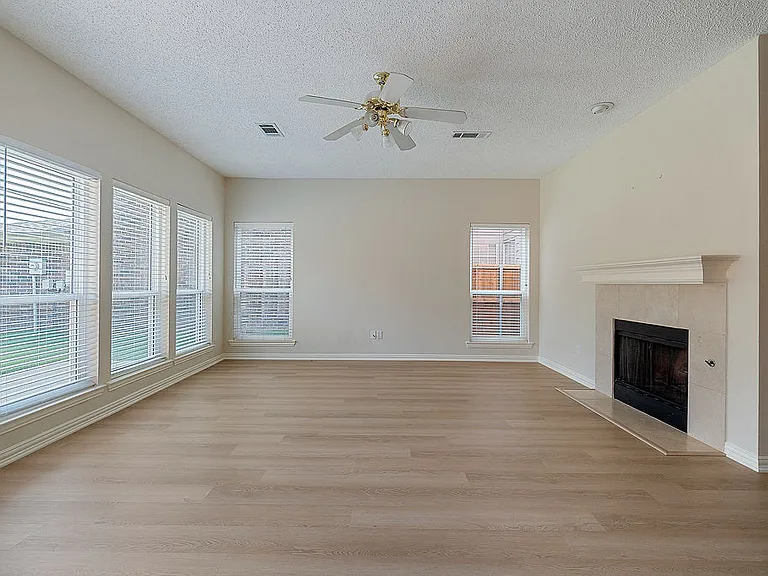 842 Cheshire Dr — Photo 6