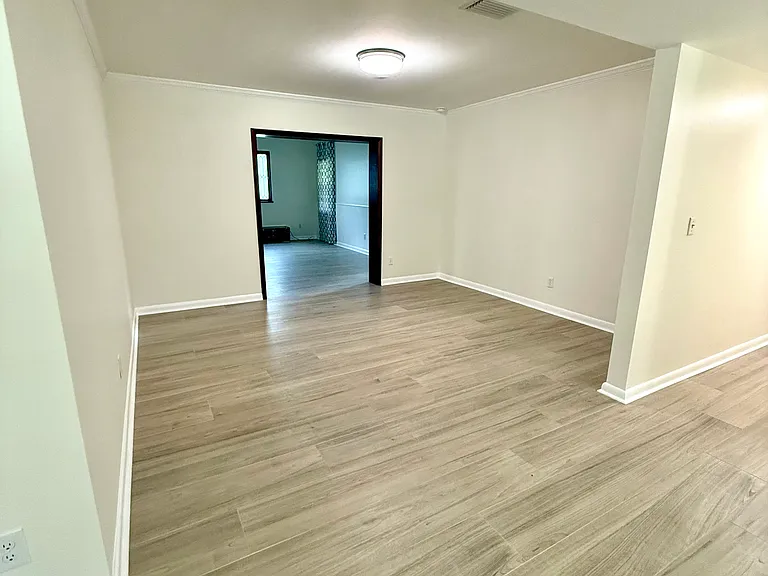 512 Oakhurst St — Photo 5