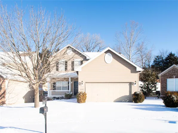 237 Hunters Heights Ct, Eureka, MO 63025