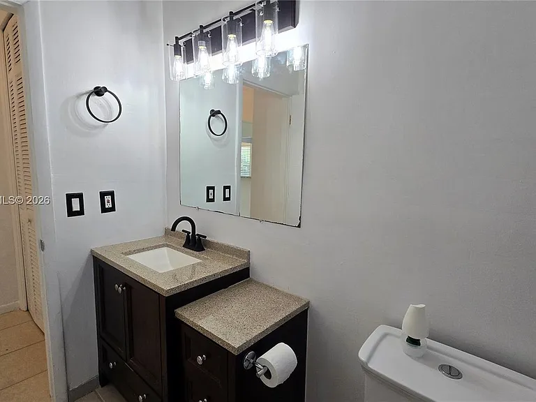 2801 NE 49th St #7 — Photo 10