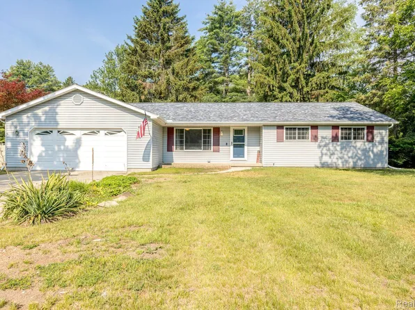 2961 Michigan Rd, Port Huron, MI 48060