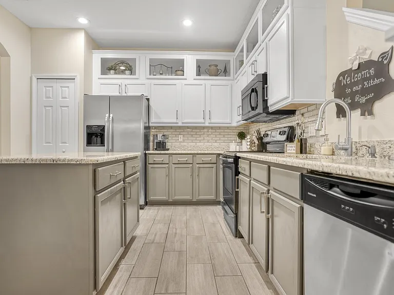 6527 Silver Queen Way — Photo 9