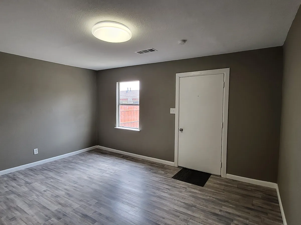 Building Photo - 9605 Grady Ln