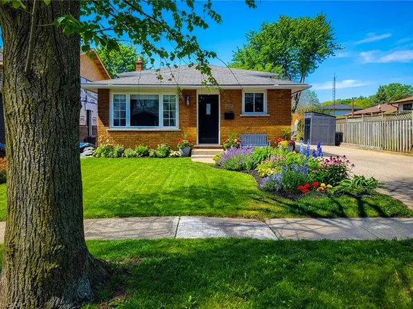 2827 Fredonia Dr, Niagara Falls, ON L2J 3M8