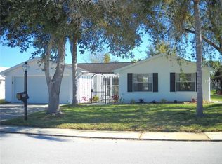 9916 Island Harbor Dr, Port Richey, FL 34668