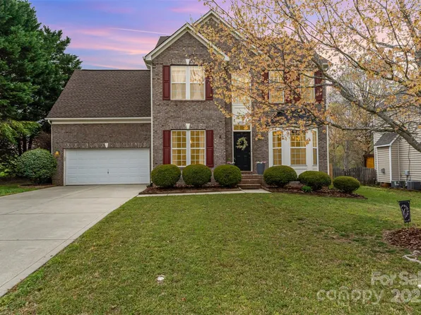 3711 Messina Rd, Lake Wylie, SC 29710