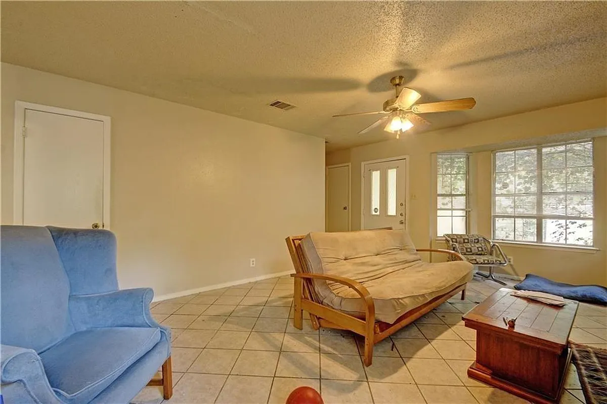 Building Photo - 2011 Kirksey Dr #A