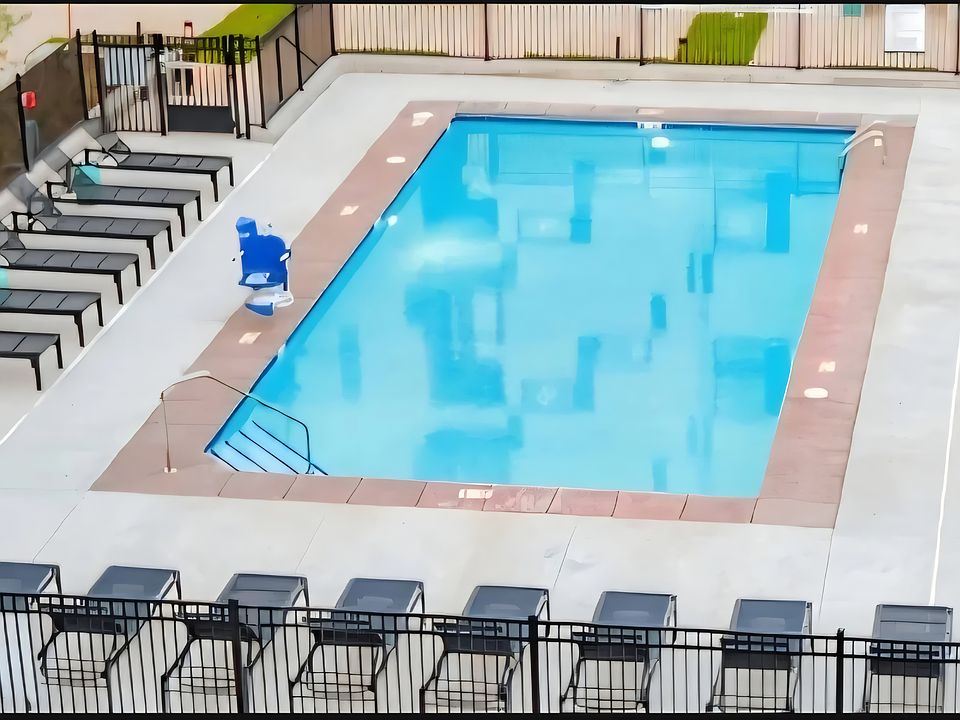 1st image of 650 E Elm St APT 112
