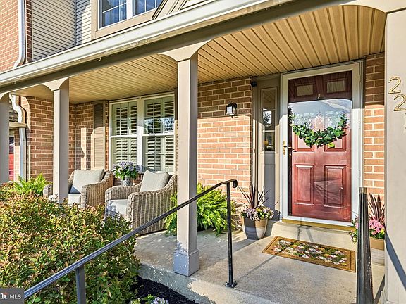 4th image of 221 Cambridge Cir #113