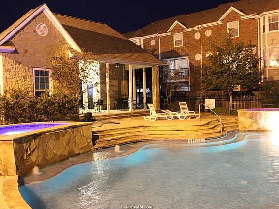 5th image of 305 Holleman Dr Unit 205