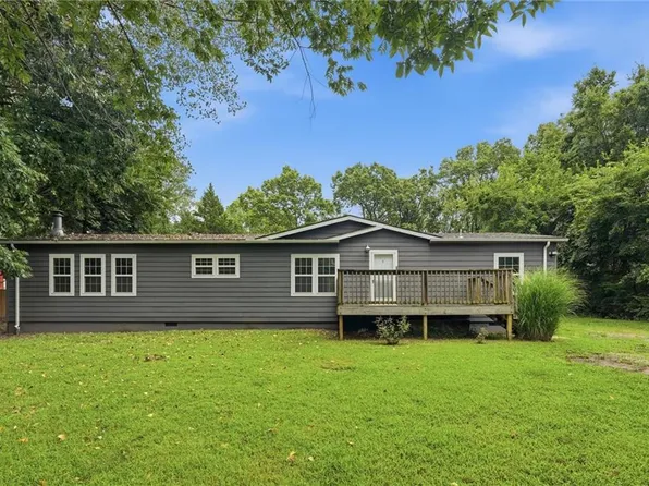 911 N 141st St, Bonner Springs, KS 66012