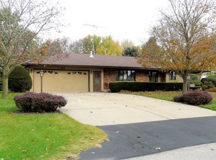 1195 Lady Bird Dr, Somonauk, IL 60552