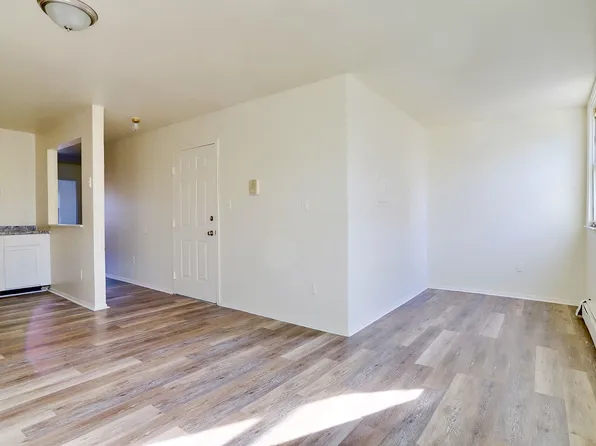 78 Orient Avenue image 10 of 25