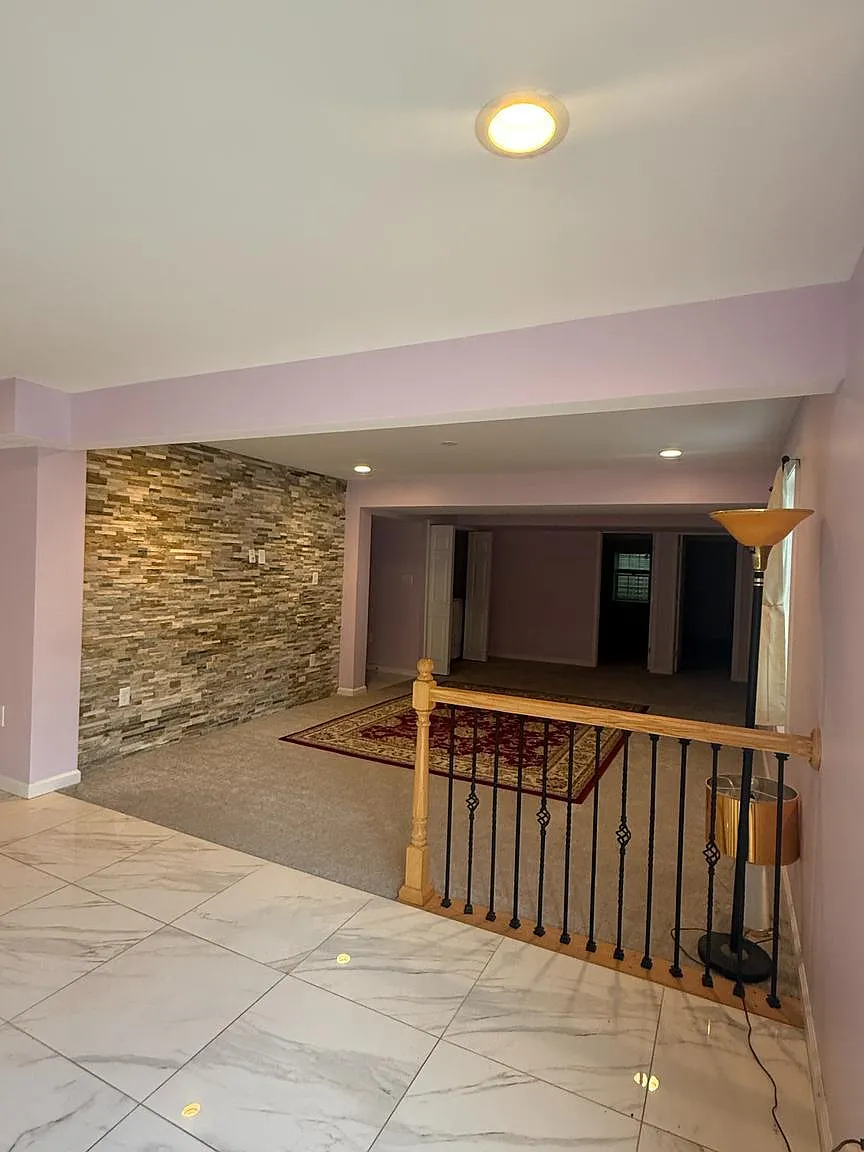 2 bed, 1.0 bath, 5033 sqft, $2,200 — Photo 4