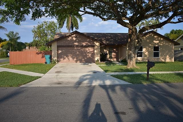 1st image of 762 NW 11th St