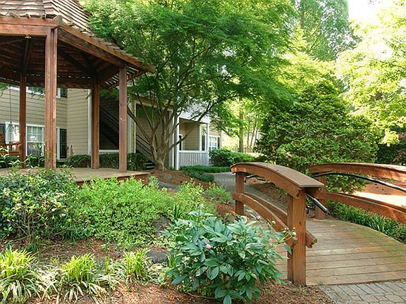3rd image of 3002 Oak Park Cir NE