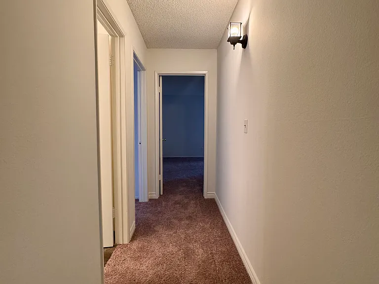 4901 Whitsett Ave #203 — Photo 19