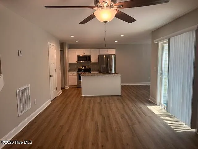 1050 W Indiana Ave — Photo 8
