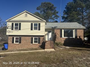 5240 Chesapeake Rd, Fayetteville, NC 28311