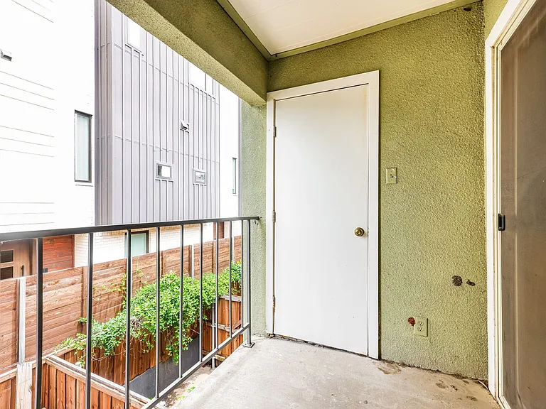 Monarch Place — Photo 27