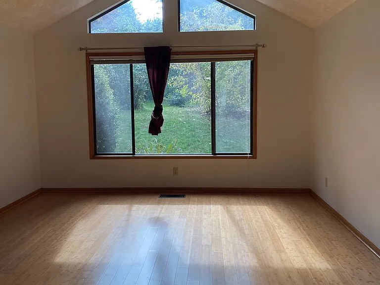 2250 Dorchester Dr S — Photo 3
